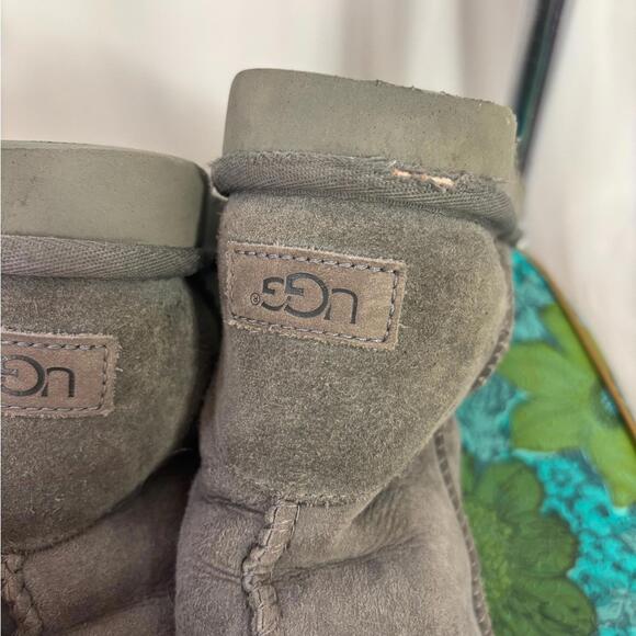 UGG Classic Gray Suede Boots Women’s Size 6 - Picture 6 of 13